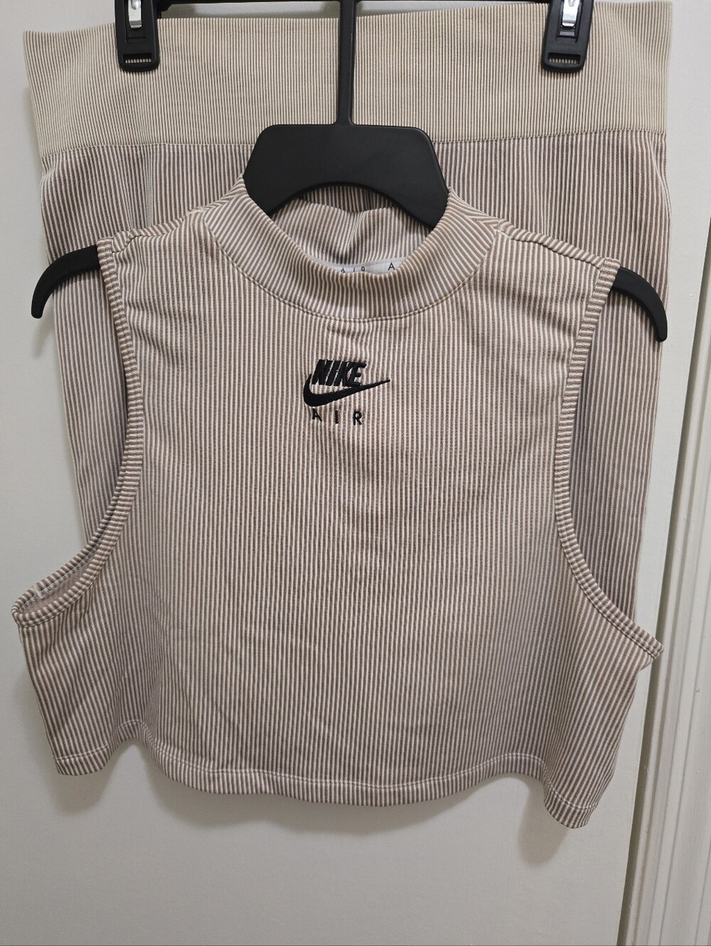 GUC Nike Set Beige Ribbed Mock-Neck Crop Tank Top & Skirt Size XL